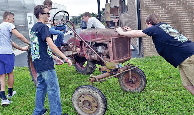 Rcs Students Restoring Historic 1949 Tractor Ledger Independent