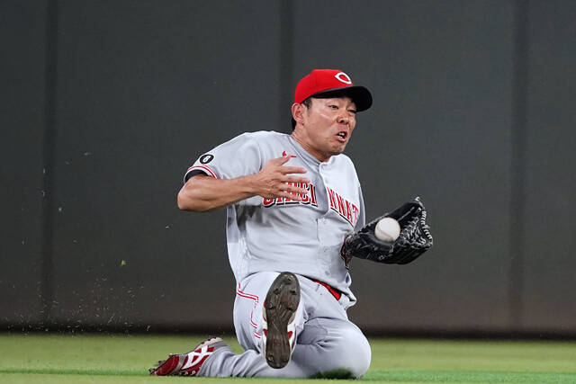 Reds tell OF Akiyama he won't make opening day roster