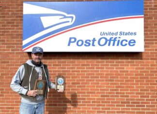 
			
				                                Randol Thomas has retired from the United States Postal Office in Mount Olivet after 43 years of service.
                                 Submitted by Patti Thomas 

			
		